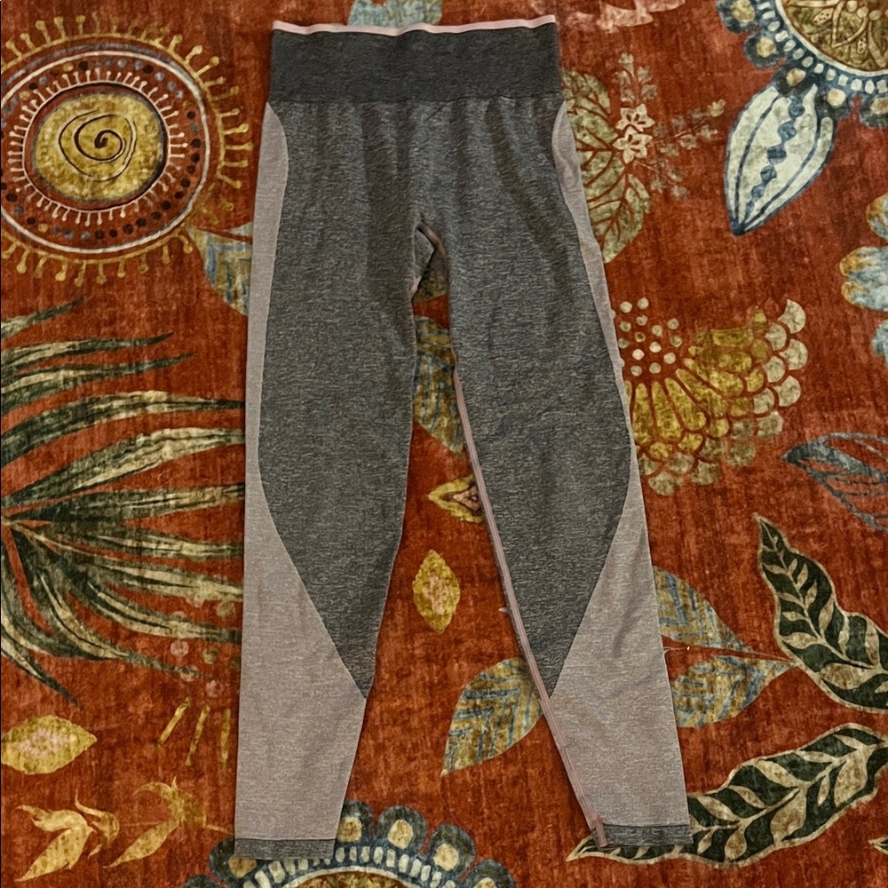PINK Victoria's Secret Charcoal and Light Gray Leggings